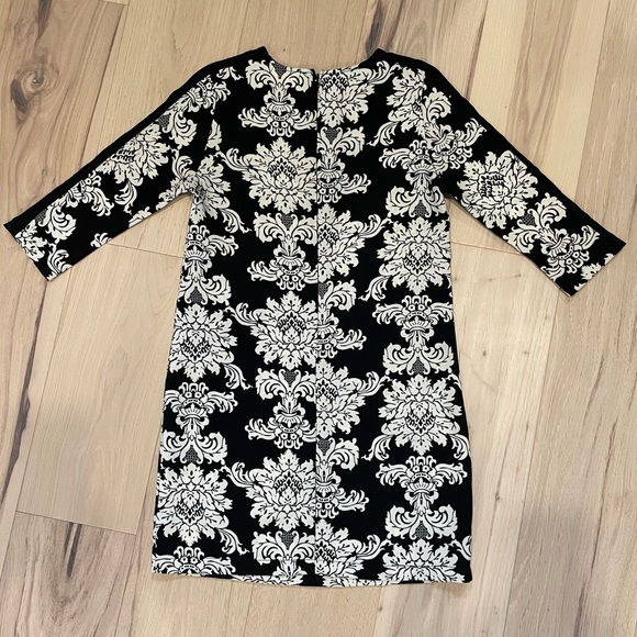 Everly Classic Black And White dress - Picture 3 of 10